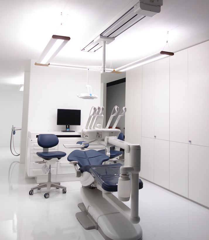 A-dec 500 Première bij Arseus met Dentled DBU - Dental lighthouse
