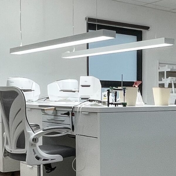 De DentLed Dental Laboratory Lamp is speciaal ontworpen voor gebruik in tandtechnische laboratoria door tandtechnici.