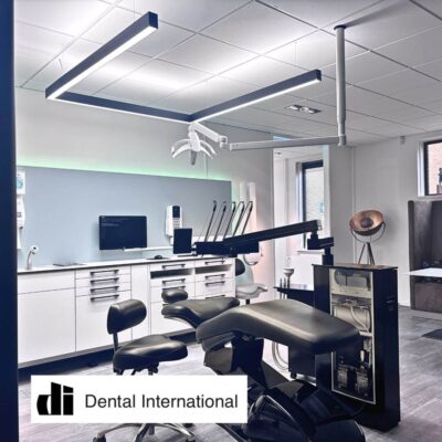 DentLed PHU in zwart in de showroom van Dental International.