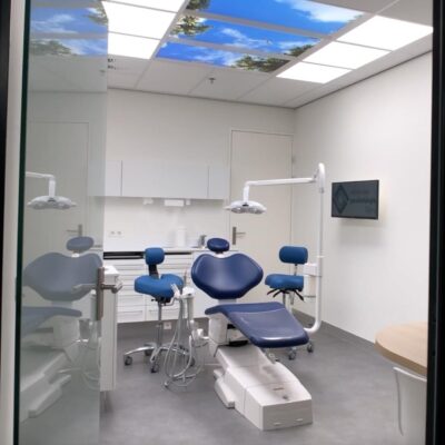 paro-Tilburg-Dentled-treatmentroom-light