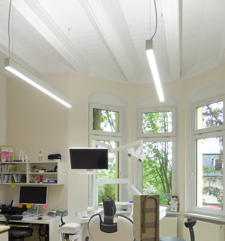 DentLed PHL14 LED-lamp bij Zahnarztpraxis Brand-Erbisdorf.