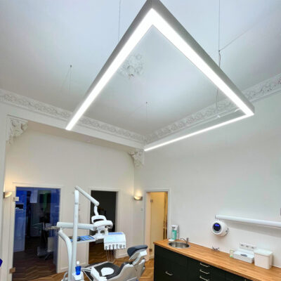 DentLED PHU U-Form lamp in de tandartspraktijk van Dr. Bakhtyari in Berlijn