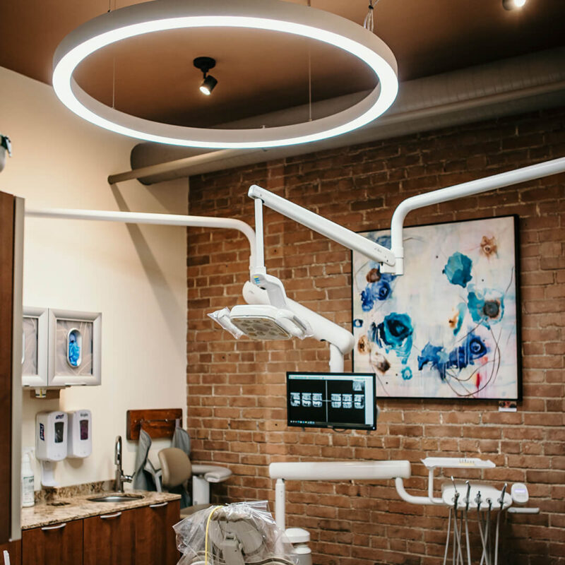 DentLed PVR 150 full-spectrum lamp geïnstalleerd bij Front Street Dental