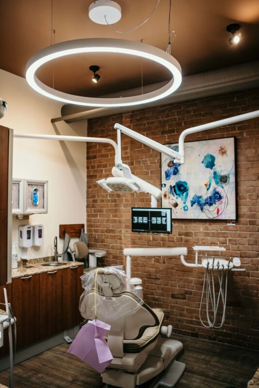 Full-spectrum tandheelkundige verlichting bij Front Street Dental, Canada