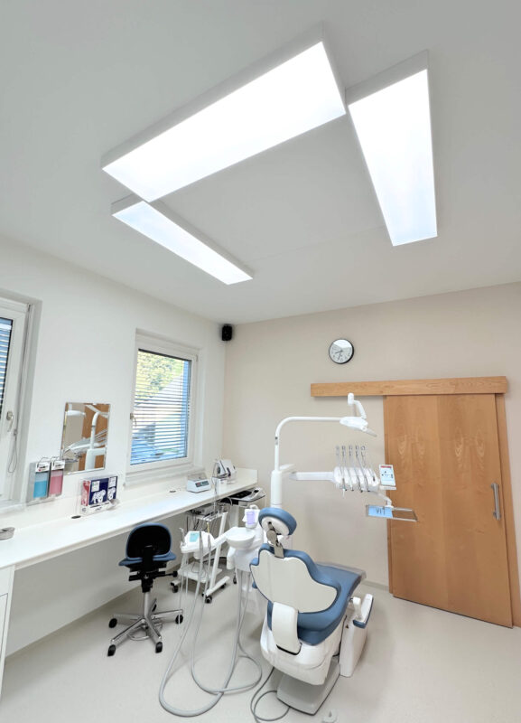 DentLed DL120 volledig-spectrum paneel geïnstalleerd bij tandartspraktijk Suppan-Reichmann