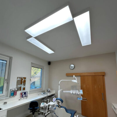 DentLed DL120 volledig-spectrum paneel geïnstalleerd bij tandartspraktijk Suppan-Reichmann