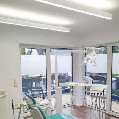 PHL18 5000K tandartsverlichting met volledig spectrum bij Zahnarztpraxis Rathke, Brühl.