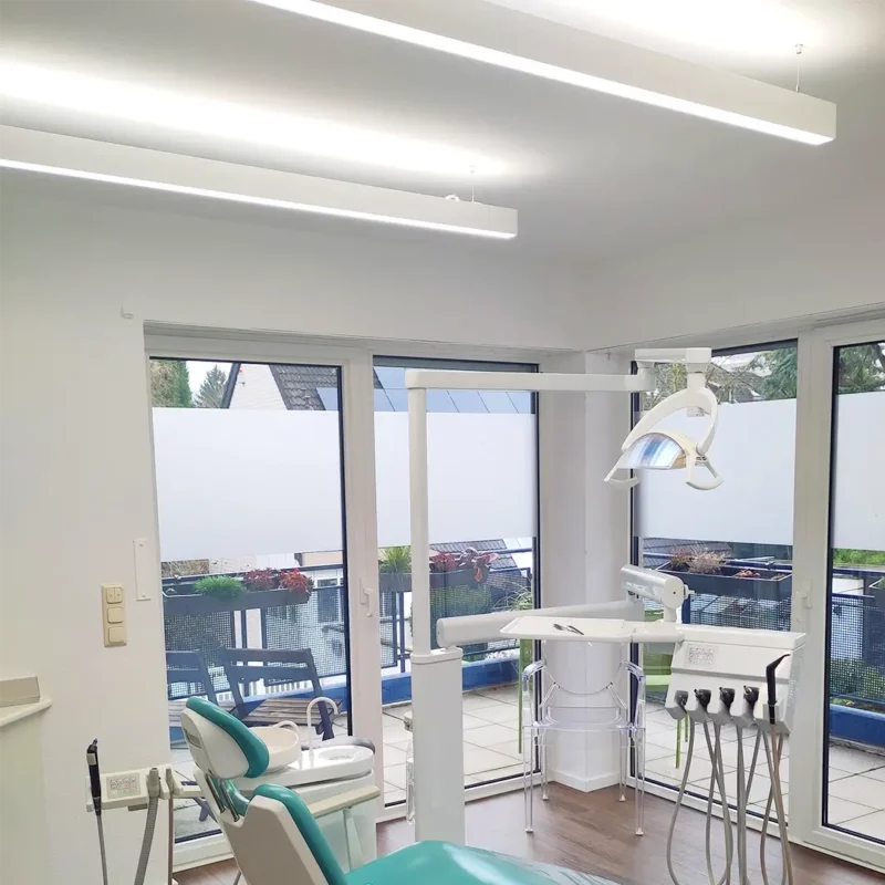 PHL18 5000K tandartsverlichting met volledig spectrum bij Zahnarztpraxis Rathke, Brühl.