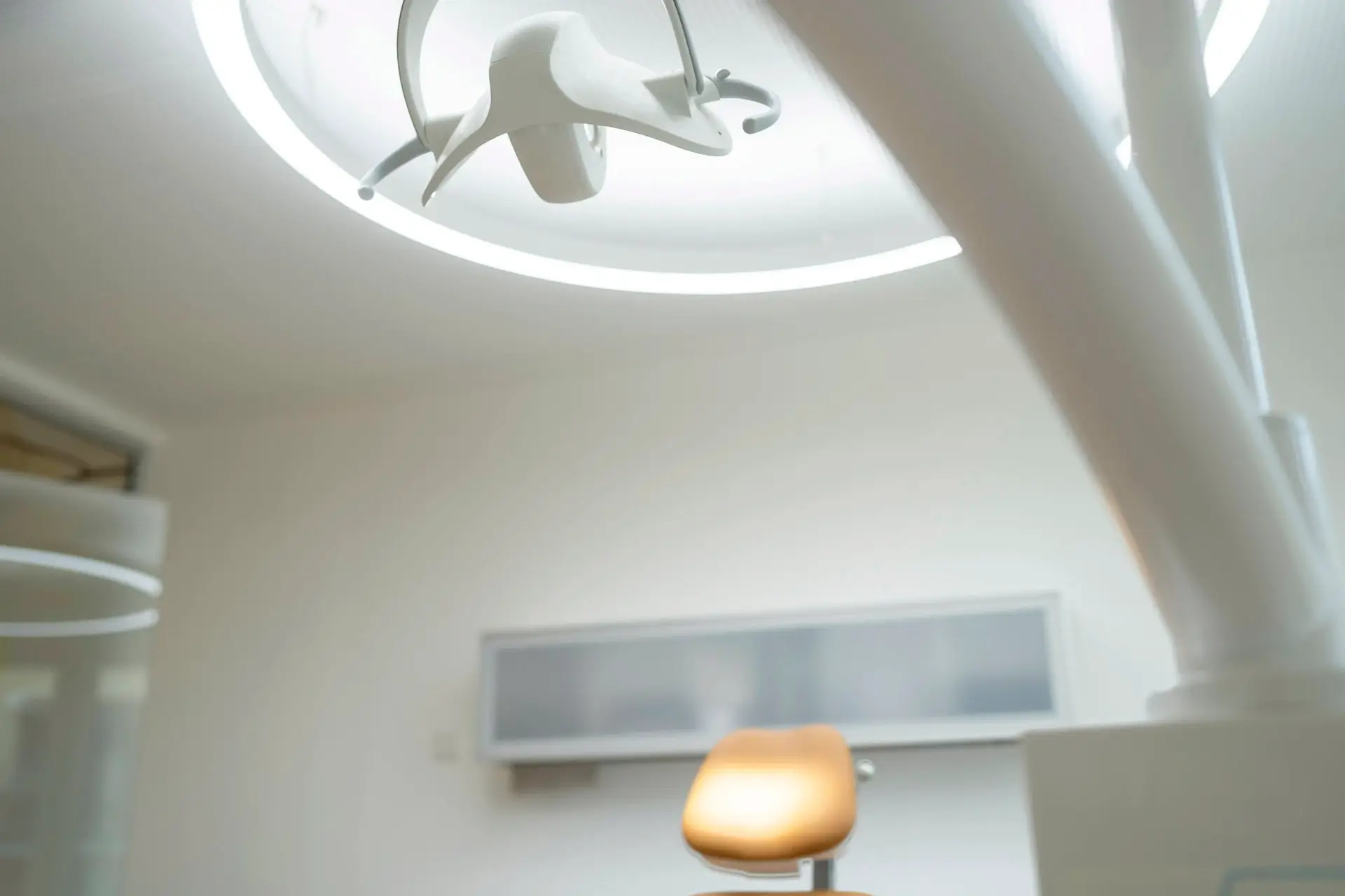 Tandheelkundige behandelkamer verlicht door Dentled PVR150-armaturen