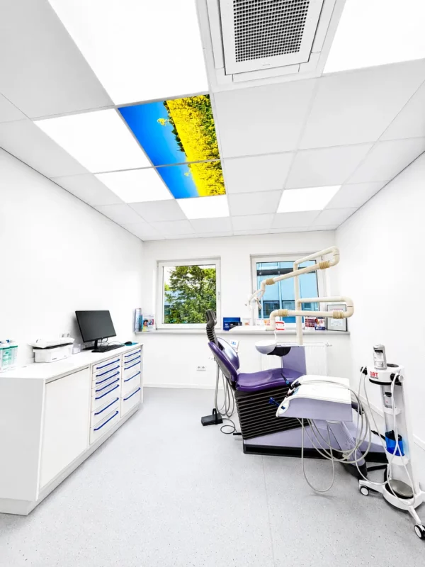 Op maat gemaakt fotoplafond voor tandartspraktijk Zahnflow in Heiligenhaus