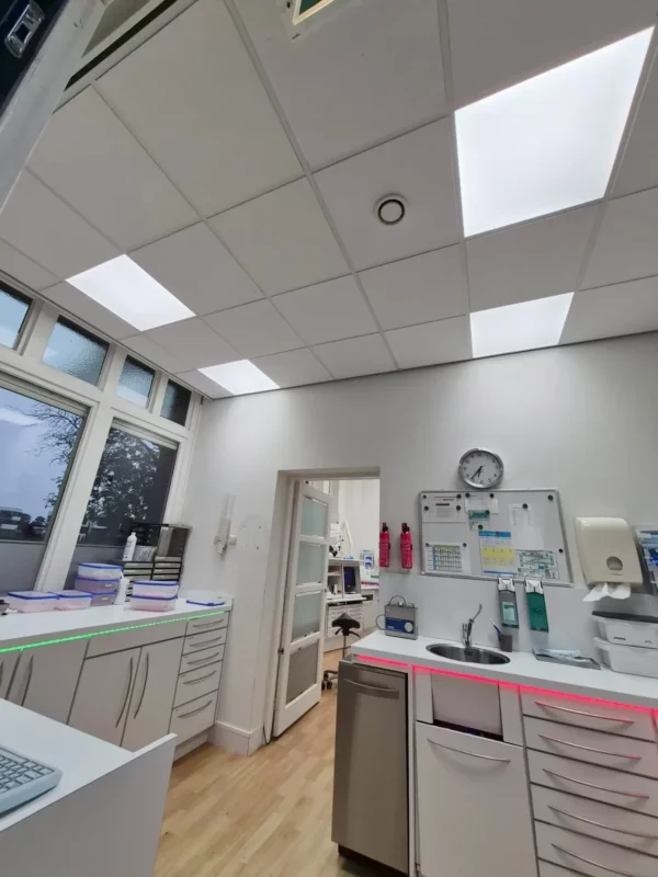 Tandheelkundige behandelkamer bij De Merelhof uitgerust met DentLED DL60 full-spectrum ledpanelen