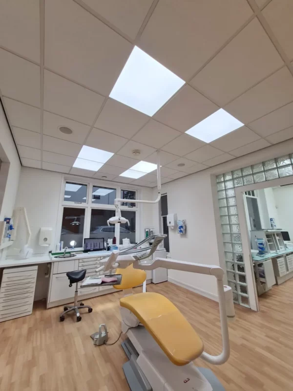 DentLED DL60 full-spectrum ledpanelen geïnstalleerd in een tandheelkundige behandelkamer in Hardenberg