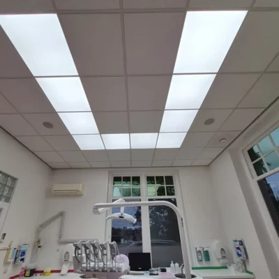 DentLED DL60 ledpanelen met full-spectrum daglichtverlichting in een tandheelkundige behandelkamer in Hardenberg