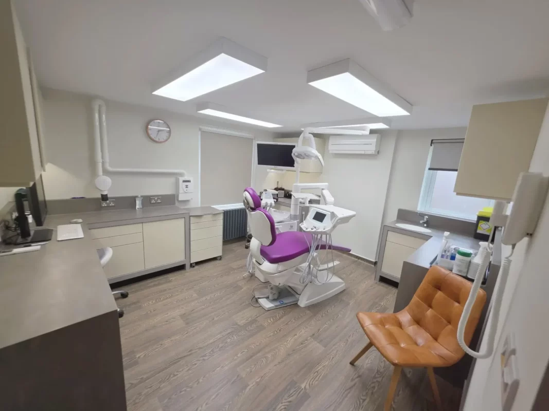 DentLED DL120-daglicht-ledpanelen geïnstalleerd in de behandelkamer van Priory Dental Care in Downham Market, Norfolk.